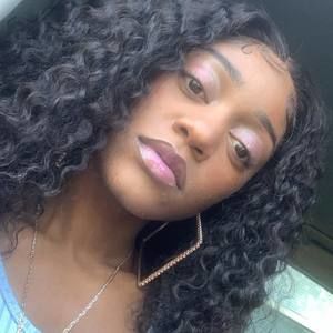 Meet your Posher, Alexis